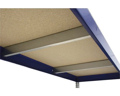 Vue détaillée d''un rayonnage bleu pour charges lourdes avec des planches en aggloméré et des supports métalliques supplémentaires pour la stabilisation