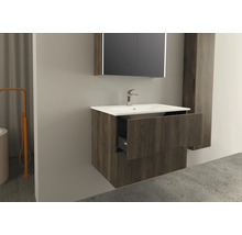 Badezimmer mit Waschtischunterschrank, Waschbecken, Spiegelschrank und Hochschrank
