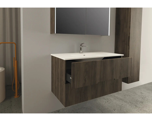 Waschtischkombination mit Waschbecken, Spiegelschrank und Hochschrank im Badezimmer