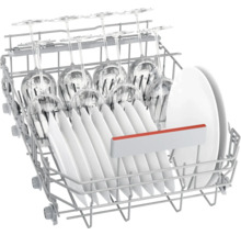 Panier supérieur de lave-vaisselle avec verres et assiettes