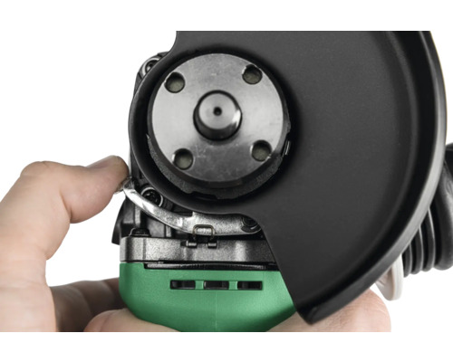 Vue détaillée d''une meuleuse d''angle avec capot de protection réglable