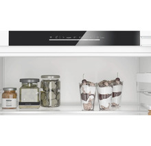 Intérieur d''un réfrigérateur avec des aliments
