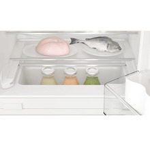 Intérieur d''un réfrigérateur avec des aliments