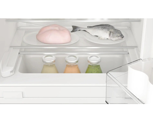 Intérieur d''un réfrigérateur avec des aliments