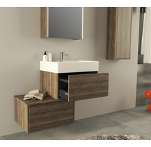 Salle de bains avec meuble sous-lavabo, lavabo et armoire de toilette aspect bois