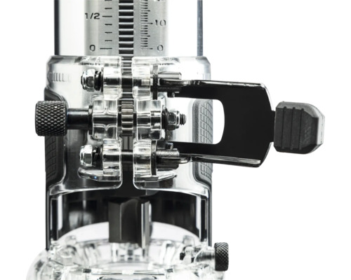 Detailansicht einer Oberfräse mit Tiefenanschlag und Skala zur präzisen Einstellung