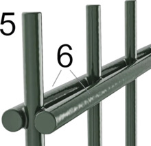 Detailaufnahme eines Zaunelements mit Pfosten und Querstreben