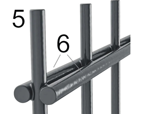 Gros plan d''une grille métallique avec les numéros 5 et 6.