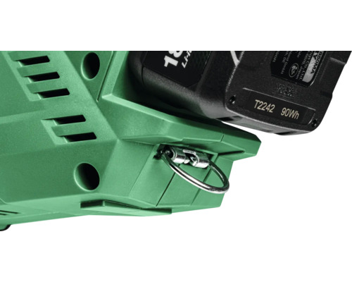 Detailansicht eines grünen Elektrowerkzeugs mit Akku und Aufhängeöse