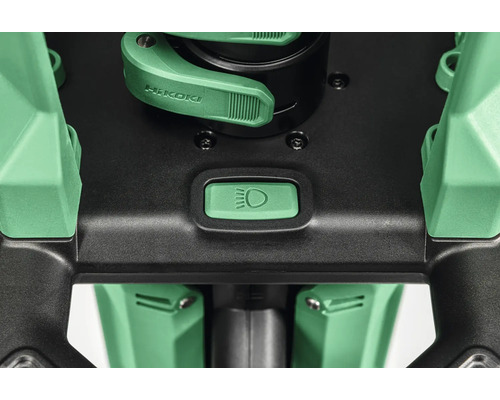 Detailaufnahme eines Hikoki Produkts mit grünem Scheinwerfersymbol auf einem Schalter