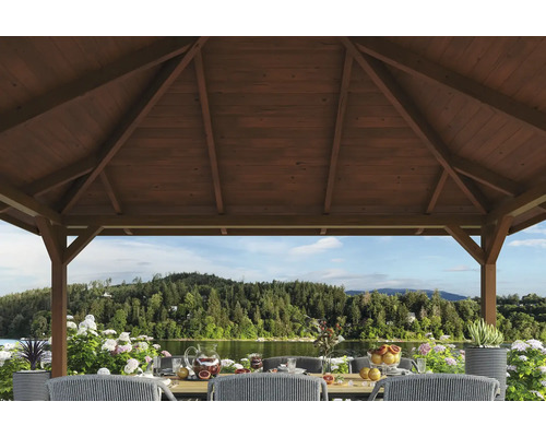 Detailansicht des Holzpavillons mit gedecktem Tisch und Blick auf den See