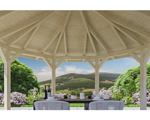 Innenansicht eines Holzpavillons mit gedecktem Tisch und Blick auf eine grüne Landschaft