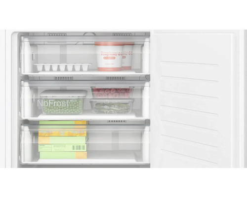 Congélateur avec des aliments dans les tiroirs