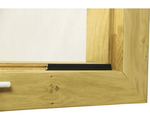 Fenêtre en bois avec joint de fenêtre noir