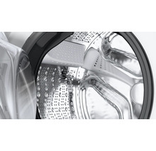 Intérieur d''un lave-linge avec tambour en acier inoxydable