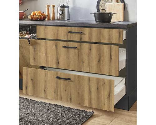 Meuble bas de cuisine avec tiroirs ouverts et poignées