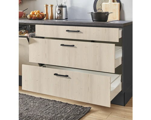 Scène de cuisine avec tiroirs ouverts pour le rangement de la cuisine