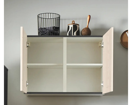 Armoire murale ouverte avec quatre compartiments et deux portes