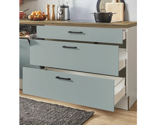 Vue de cuisine avec des tiroirs ouverts pour le rangement