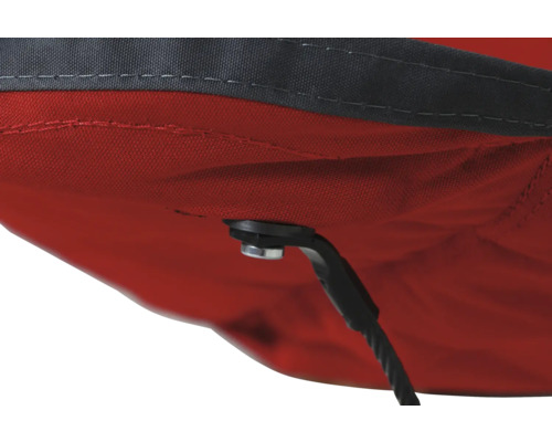 Vue détaillée d''un tissu de store rouge et gris avec élément de fixation