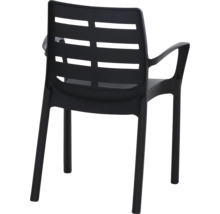 Chaise noire en plastique avec accoudoirs, vue arrière