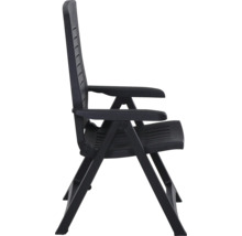 Chaise de jardin en plastique avec accoudoirs en vue latérale