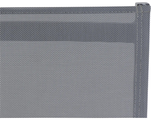 Gros plan sur un tissu de store enrouleur avec une fine structure de tissage