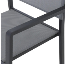 Vue détaillée d''une chaise de jardin avec cadre en aluminium et revêtement textile