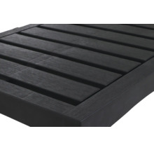 Vue détaillée d''une table de jardin noire avec des lattes en bois