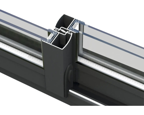 Detailansicht eines Fensterrahmens mit Glas