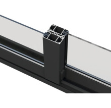 Detailansicht eines Fensterrahmens mit Glas