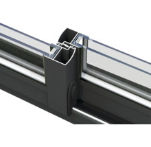 Detailansicht eines Fensterrahmens mit Glasscheibe