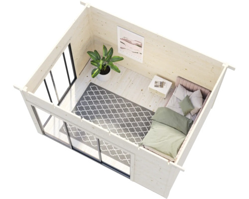 Innenansicht eines Holz Gartenhauses mit Bett, Teppich und Pflanze