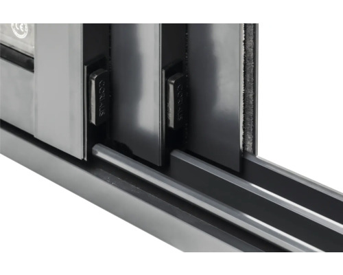 Detailansicht eines Schiebefensters mit Führungsschiene