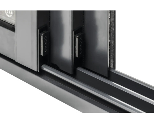 Detailansicht eines Schiebefensters mit Führungsschiene