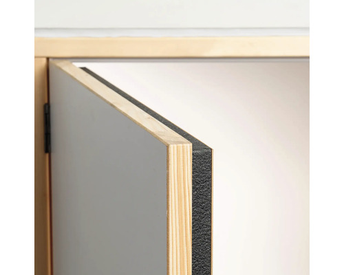 Detailaufnahme einer Schranktür mit Holzrahmen und Dämmung