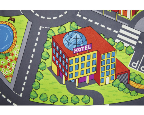 Spielteppich mit Stadtmotiv, einschließlich Hotel, Park und Straßen