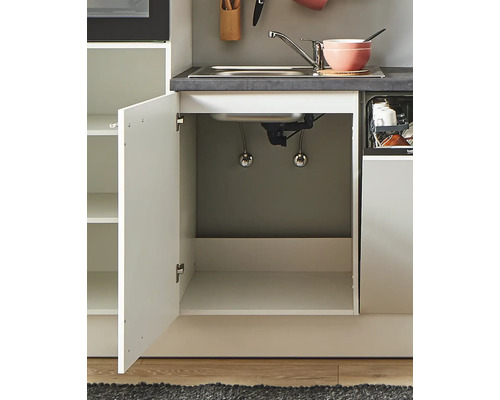 Kompakte Küchenzeile mit Spüle, Geschirrspüler und offenem Unterschrank