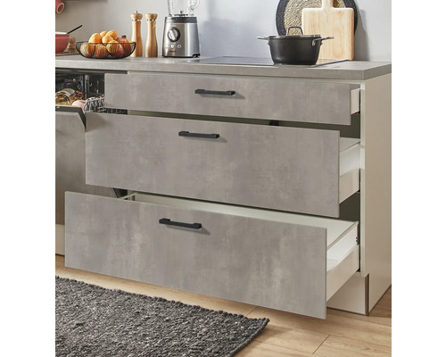 Meuble bas de cuisine avec tiroirs ouverts pour ranger les ustensiles de cuisine