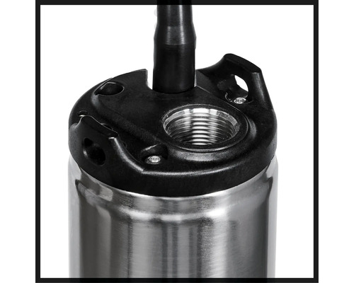 Detailansicht einer Tauchpumpe aus Edelstahl mit schwarzem Kunststoffaufsatz.