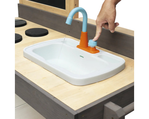 Spielküchenspüle mit Armatur und fließendem Wasser
