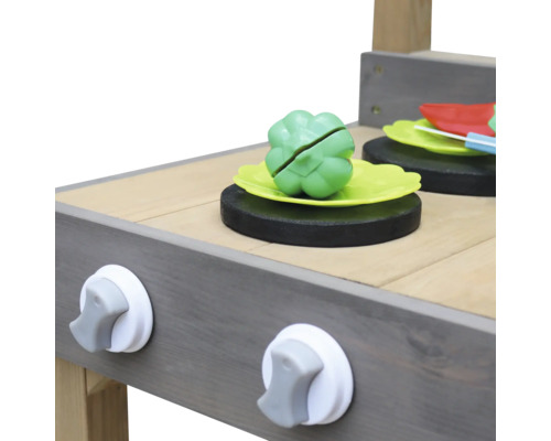 Spielküche Detailansicht mit Gemüse und Tellern