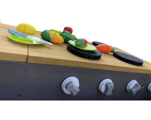 Cuisine jouet avec des aliments jouets tels que citron, maïs, poivron, tomate et carotte