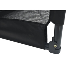 Detailansicht eines schwarzen Hundebetts mit Netzgewebe.