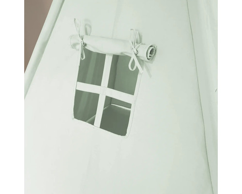 Vue détaillée d''une tente de jeu avec fenêtre et rideau enroulé