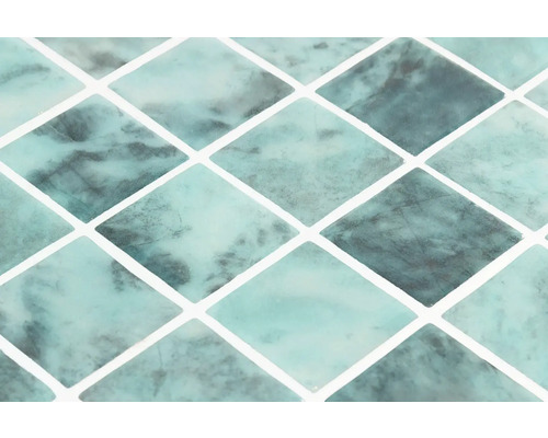 Nahaufnahme von Mosaikfliesen mit Rautenmuster