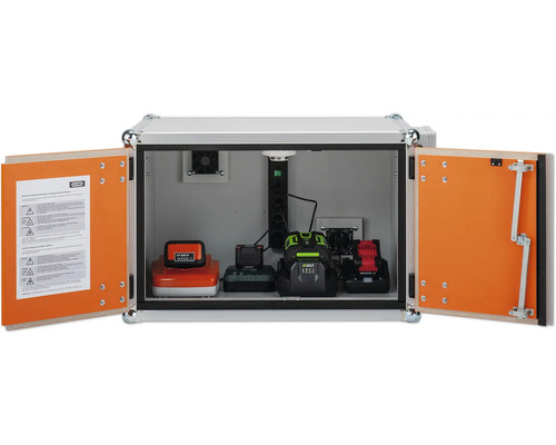 Offener Ladeschrank für Akkus mit mehreren Ladegeräten