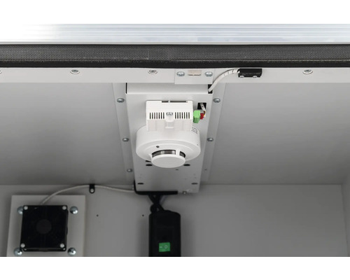 Détecteur de fumée monté au plafond d''une armoire