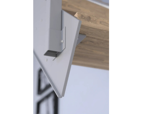 Vue détaillée d''un support monté sur une plaque de bois