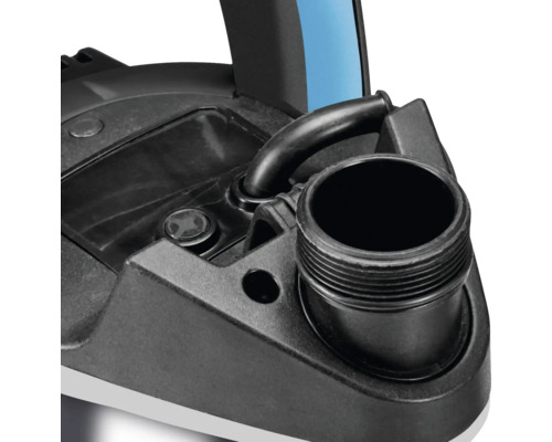 Detailansicht einer schwarzen Pumpe mit Anschlussstück